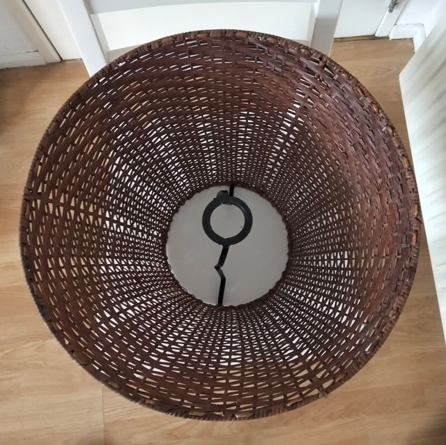 Pantalla de mimbre marrón