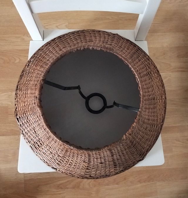 Pantalla de mimbre marrón