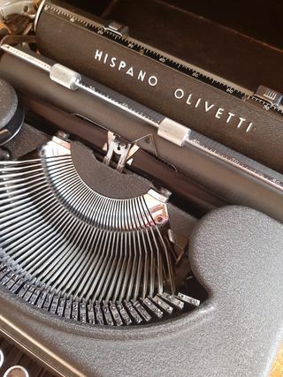 Hispano Olivetti Studio 46 - Máquina de Escribir