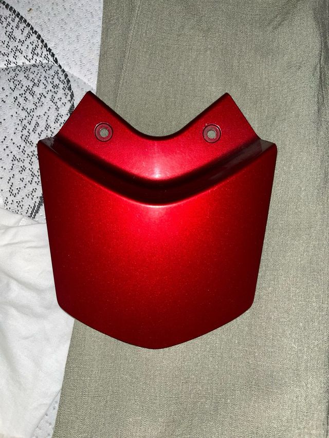 Tapa trasera PCX roja