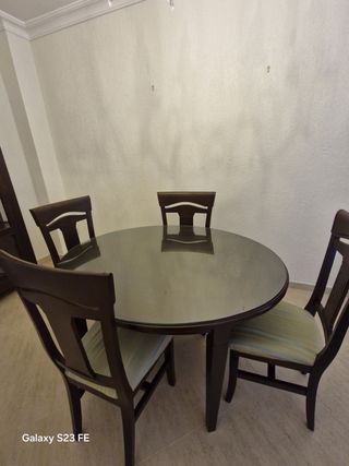 Mesa ovalada con cristal + 4 sillas - Comedor