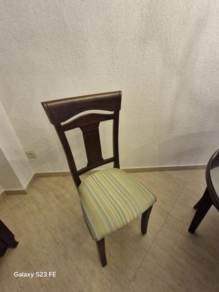 Mesa ovalada con cristal + 4 sillas - Comedor