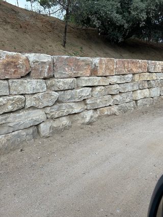 Muro de piedra rústico