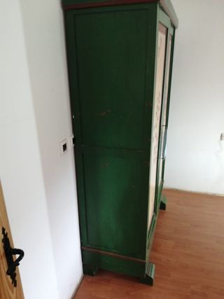 Armario antiguo verde