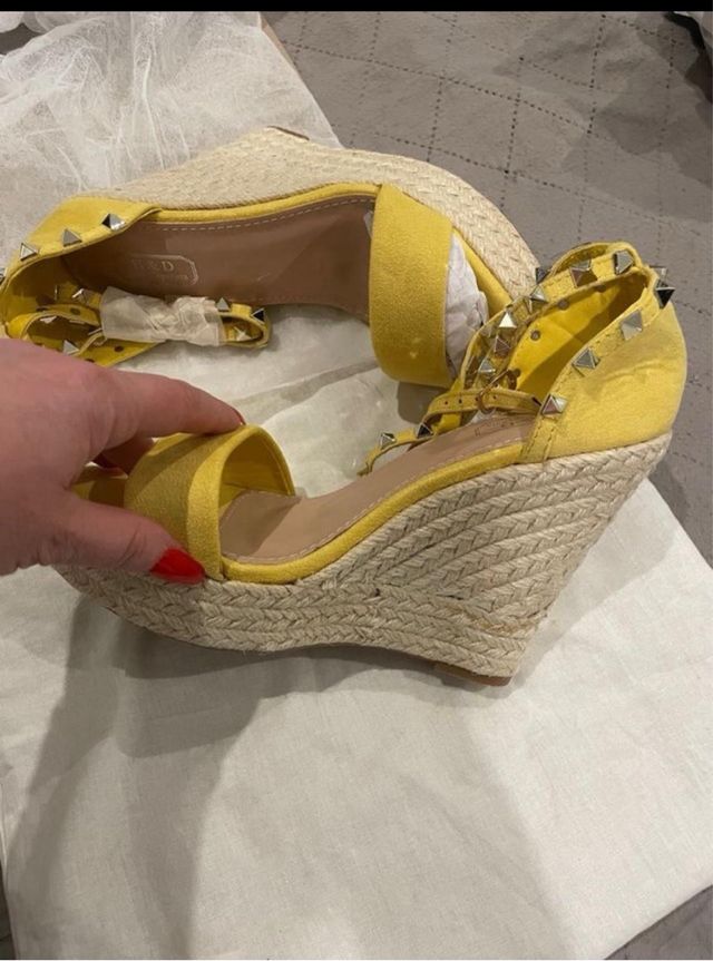 Sandalias de cuña amarillas talla 37