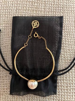 Pulsera Carolina Herrera dorada perla