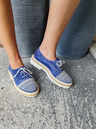 Scarpe Blu di camoscio con Dettagli di perline 