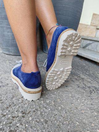 Scarpe Blu di camoscio con Dettagli di perline 