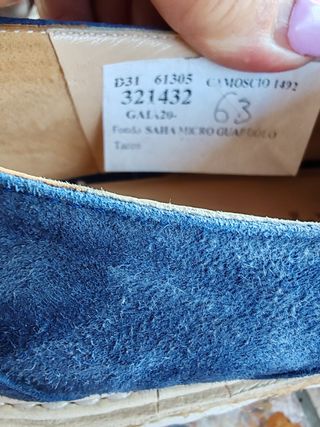 Scarpe Blu di camoscio con Dettagli di perline 