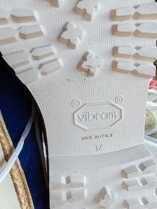 Scarpe Blu di camoscio con Dettagli di perline 