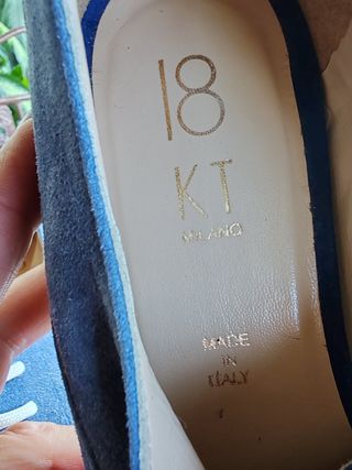 Scarpe Blu di camoscio con Dettagli di perline 