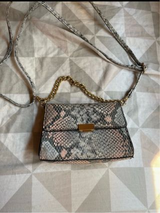 Bolso Primark serpiente rosa-gris