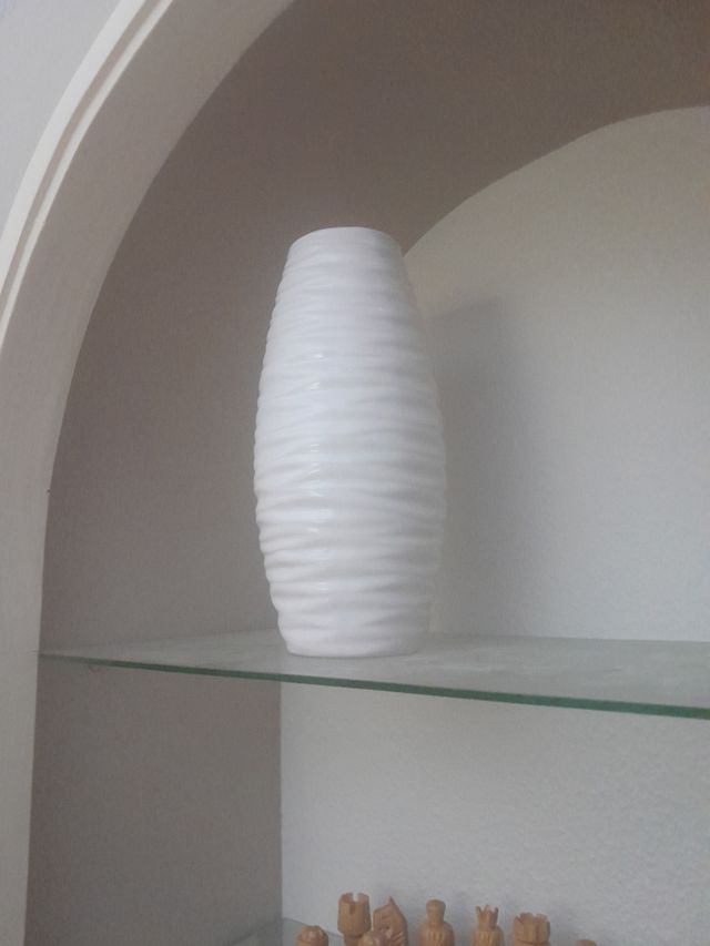 Jarrón cerámico blanco