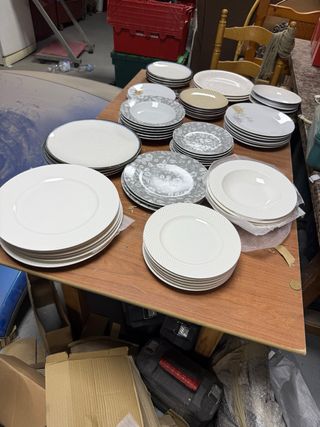 Juego de platos - Porcelana gris y blanca