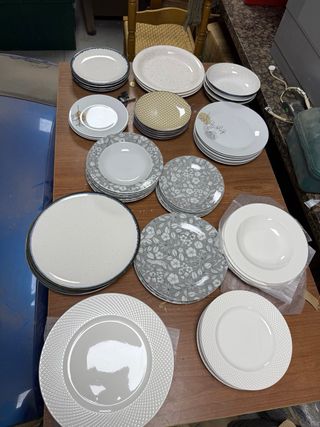 Juego de platos - Porcelana gris y blanca