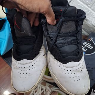 Zapatillas Jordan blancas y negras