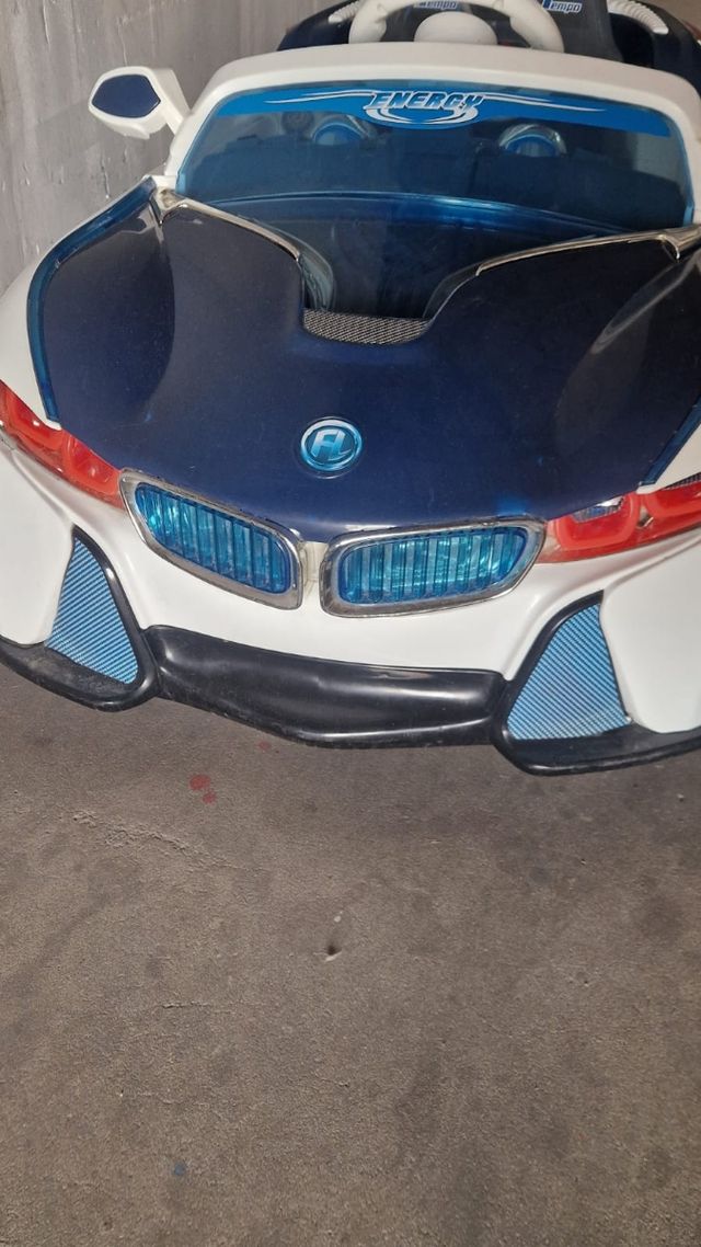 Coche eléctrico infantil