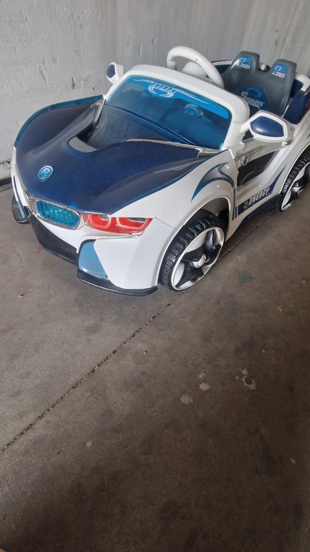 Coche eléctrico infantil