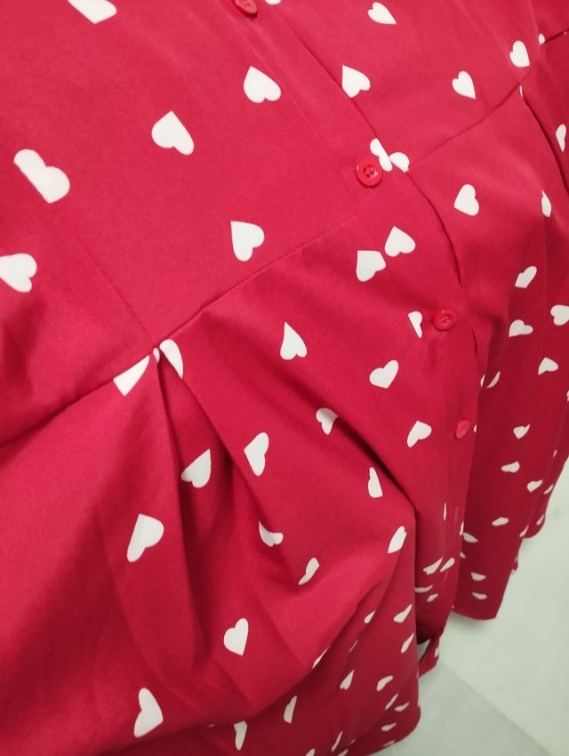 Vestido rojo estampado corazones