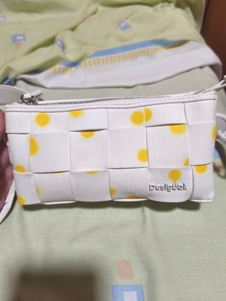 Bolso Desigual blanco y amarillo