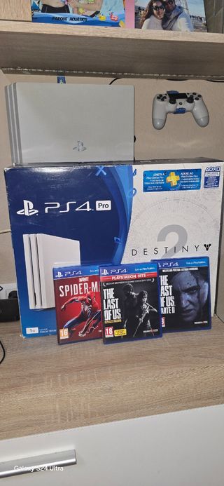 PS4 Pro Blanca + 3 Juegos