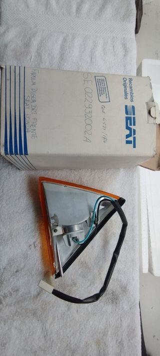 Farolim pisca frente drt. Seat Ronda