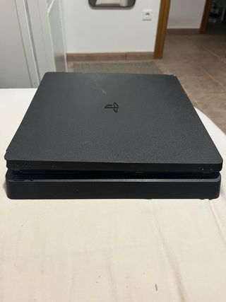 PS4 Slim (PlayStation 4) negra