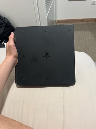 PS4 Slim (PlayStation 4) negra