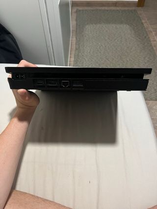 PS4 Slim (PlayStation 4) negra