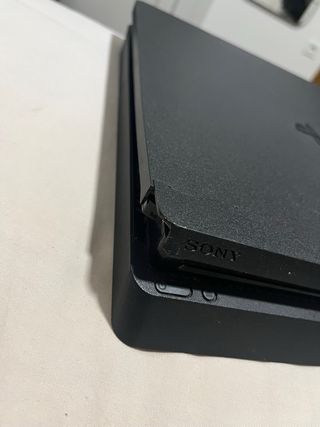 PS4 Slim (PlayStation 4) negra