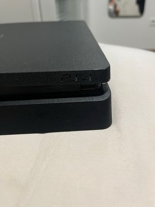 PS4 Slim (PlayStation 4) negra