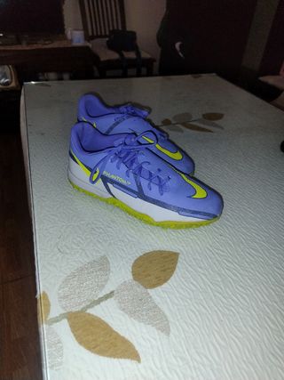 Botines Nike Phantom - Fútbol