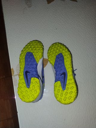 Botines Nike Phantom - Fútbol