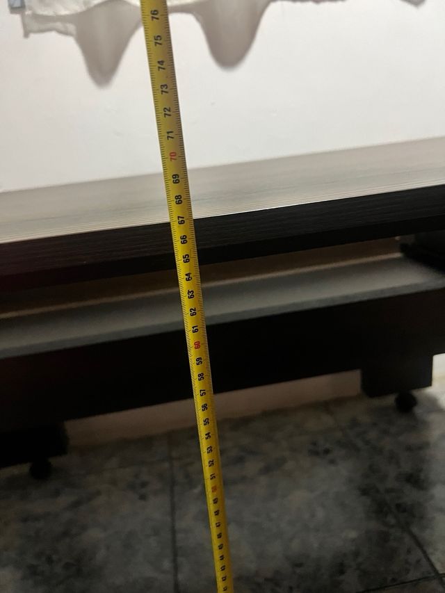 Mesa plegable de madera marrón