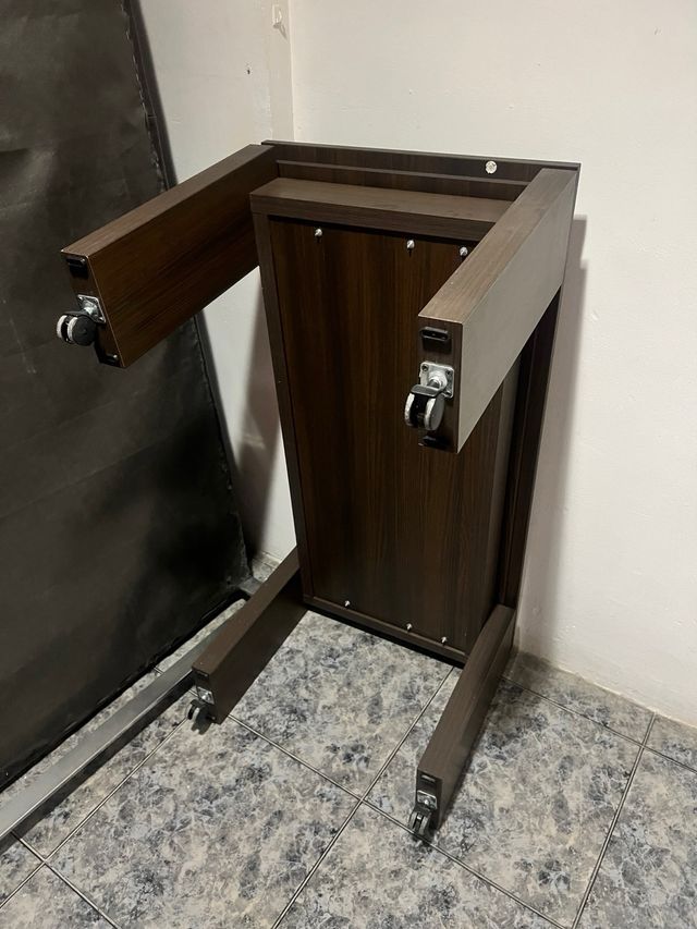 Mesa plegable de madera marrón