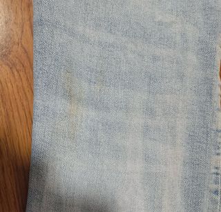 Vaqueros azules desgastados