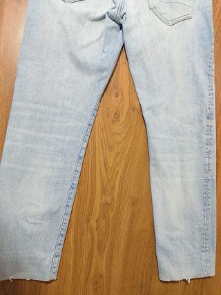 Vaqueros azules desgastados