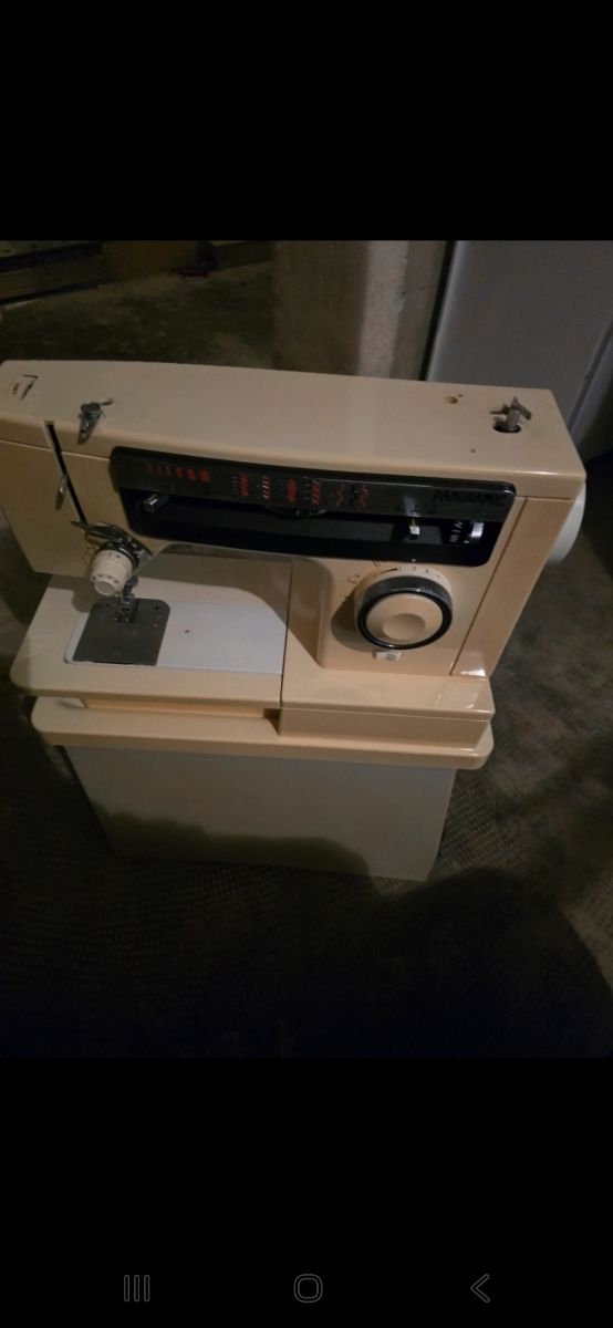 Macchina da cucire elettrica vintage