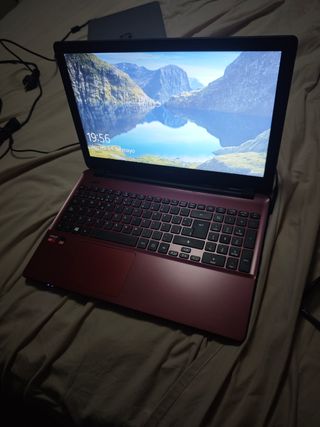 Portátil Acer Aspire Rojo - AMD A8 8GB RAM