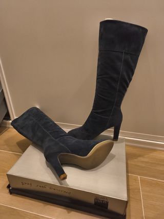 Botas ante azul - tacón