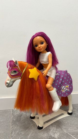 Muñeca Nancy y Caballo con soporte.