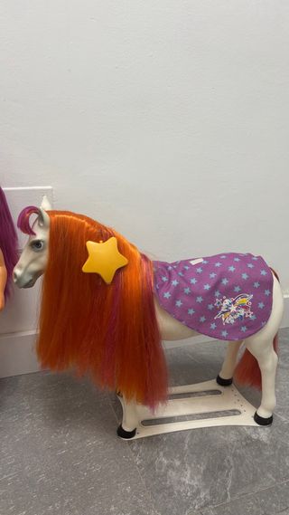 Muñeca Nancy y Caballo con soporte.