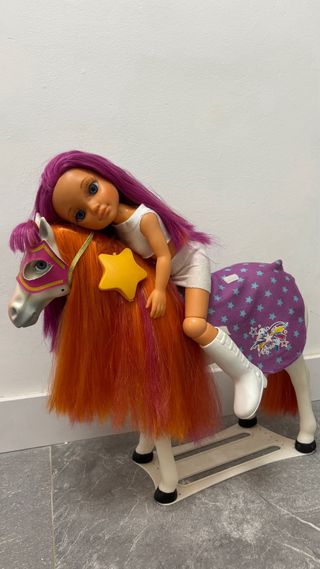 Muñeca Nancy y Caballo con soporte.