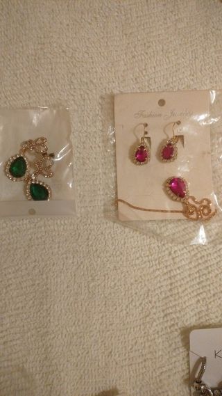 Gioielli: bracciali, collane, orecchini e borselli