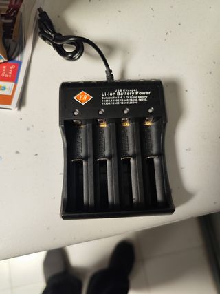 Cargador Baterías Li-ion USB