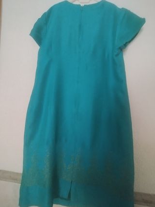 Vestido verano turquesa con bordado dorado