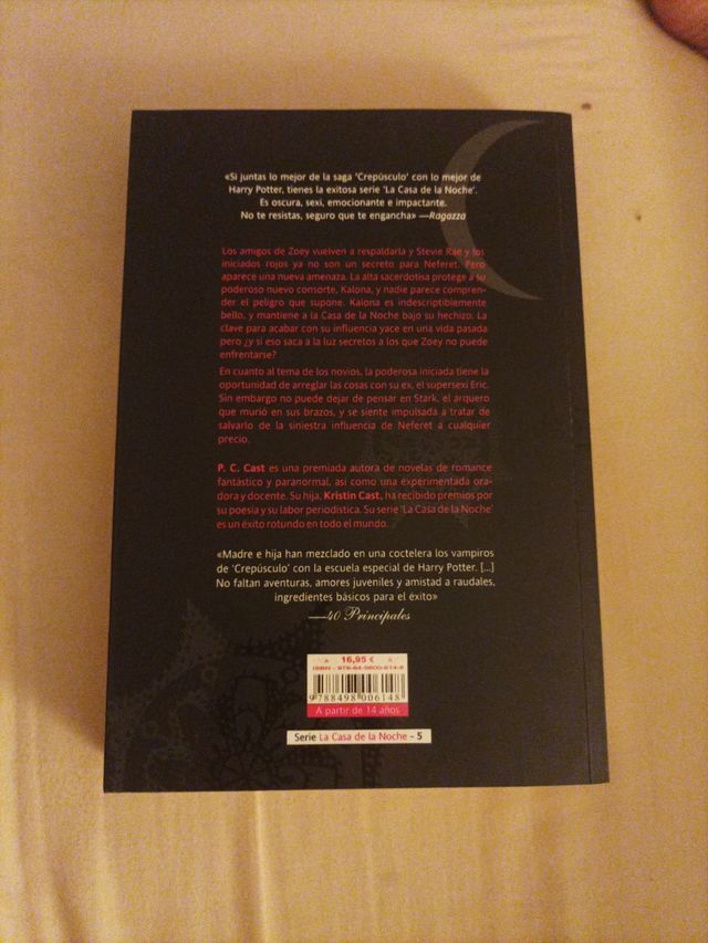 Atrapada (La casa de la noche / A House of Nigh...