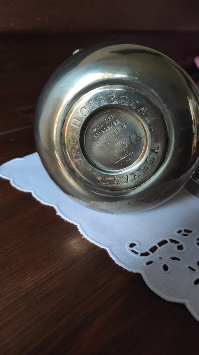 Set caffettiera e bolli latte Lavazza