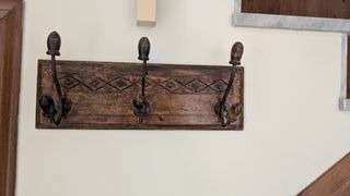 Perchero de madera antiguo - 3 ganchos
