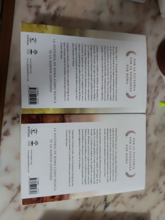 Saga el trono del Cesar.18€ los dos.